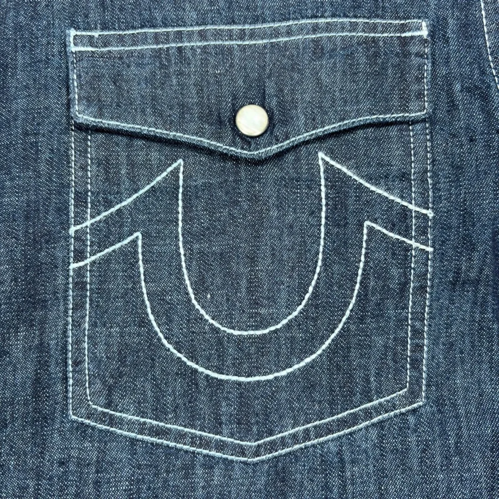 True Religion Denim Western Shirt Mens M Dark Wash Blue Indigo Pearl Snap Logo